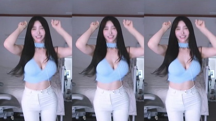 [UNCENSORED-LEAK] HMRK-040 "【A beautiful shaved girl who is proactive in her service】Her sensitive body makes her squirt immediately when fingered! After taking a bath, she starts to film herself being affectionate! She stimulates her clit with a toy